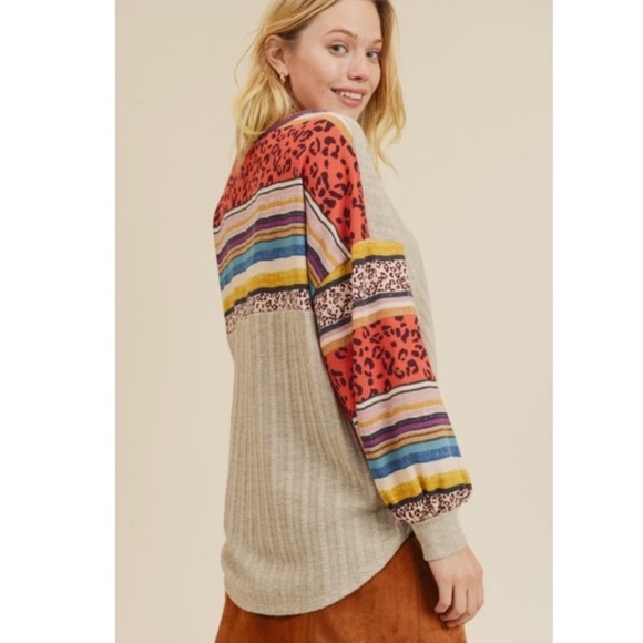 Long sleeve shirt sweater boutique women’s small - Picture 9 of 15